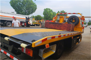 凤凰附近拖车电话号码服务